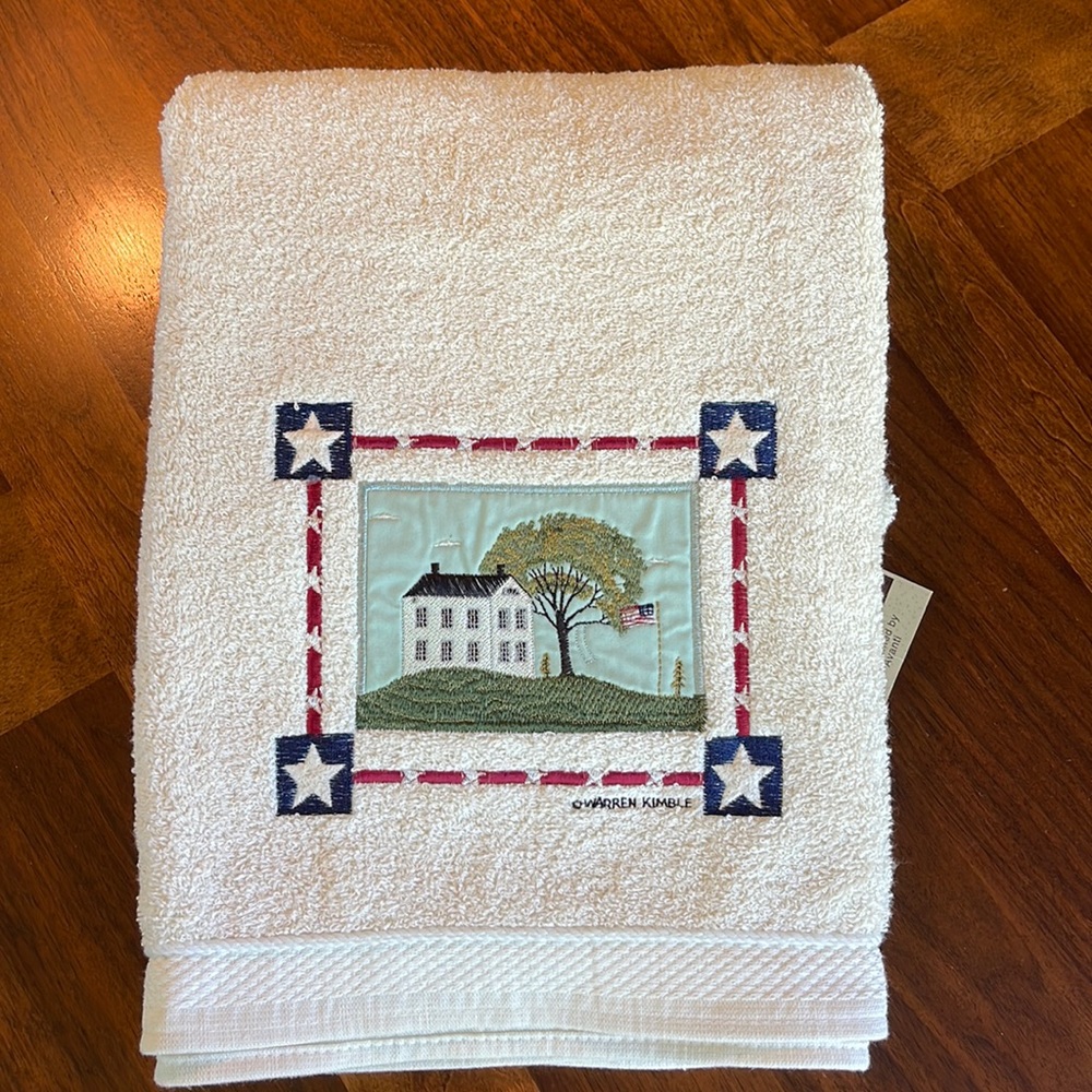 VINTAGE NWT WARREN KIMBLE BATH TOWEL BY AVANTI - CREAM - EMBROIDERED DESIGN